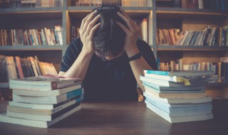 海枯石烂下一句是什么（海枯石烂的意思是）