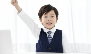 严妆欲罢啭黄鹂飞上万年枝的意思 黄鹂只拣好枝啼