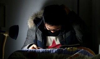 浅情终似行云无定犹到梦魂中的意思（云深一梦表达的什么感情）