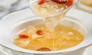 煮的银耳汤为什么是黄 银耳汤熬出来很黄