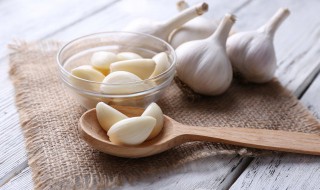 小蒜不能和什么一起吃（小蒜不能和什么一起吃呢）