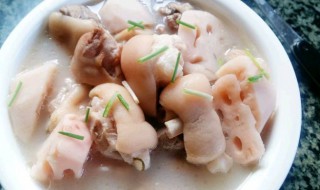 猪脚莲藕汤的功效 猪心加莲子炖汤的功效