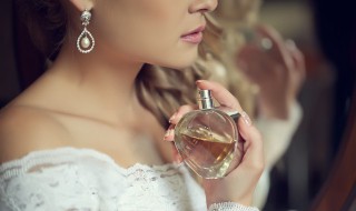 怎样挑选香水（怎样挑选香水柠檬）