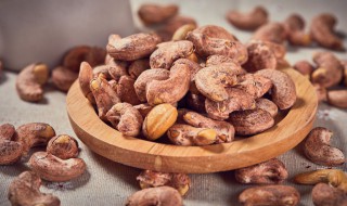 生腰果怎么挑选品质好的（生腰果和熟腰果哪个好）