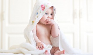 宝宝泳衣怎么选（宝宝泳衣怎么选择尺码）