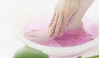 泡脚的作用与功效（泡脚对男性性功能好处）