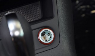 19款途观点烟器保险丝在哪（19款途观点烟器保险丝在哪里）