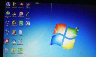 电脑显示器上有一条红线（电脑显示器上有一条红线怎么回事）