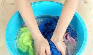 衣服非要洗到没泡沫吗（滚筒洗衣机为啥洗完总有泡沫）