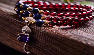 石榴石应该戴在右手还是左手 石榴石应该戴在右手还是左手好