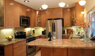 如何最大化利用空间收纳衣服(怎样收衣服 最空间最小)