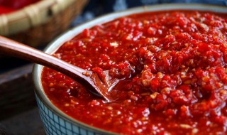 青椒红椒怎么做酸辣（青椒红椒怎么做酸辣的）