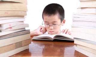 星垂平野阔下一句（星垂平野阔下一句是什么作者是谁）