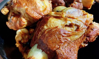 猪大骨头怎么做好吃（炖猪大骨头放什么调料）