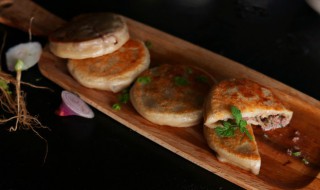 正宗牛肉馅饼的做法（牛肉馅饼用烫面还是发面好）