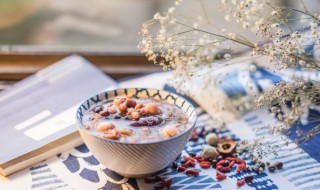 莲子紫米粥做法(莲子紫米粥做法视频)