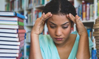 语笑喧哗名词解释（笑容名词解释）