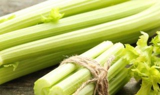 黑木耳炒芹菜做法（黑木耳炒西芹做法）