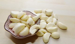 醋蒜治灰指甲治灰指甲偏方 食醋泡蒜治疗灰指甲