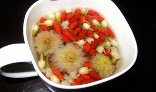 菊花红枣枸杞茶的功效与作用（菊花枸杞茶的功效与作用禁忌）