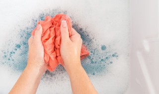 衣服上的陈旧污渍怎么去除小窍门(衣服上有陈旧)