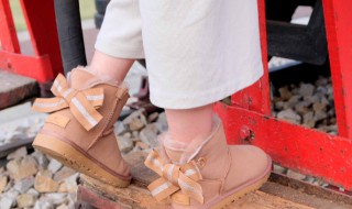 雪地靴怎么挑选和搭配 雪地靴怎么挑选和搭配图片