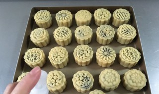 广式豆沙蛋黄月饼做法（做豆沙蛋黄月饼的配方）