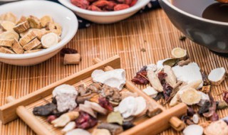 黄芪泡水的功效与作用及药用价值(黄芪泡水的作用和功效)