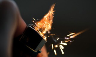 形容火的颜色成语有哪些 形容火的颜色成语有哪些字