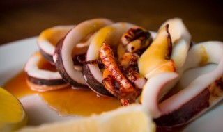 干鱿鱼怎么泡发最快 干鱿鱼怎样泡发和怎么做菜