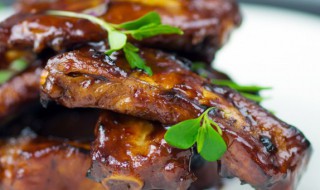 烤排骨怎么烤（用空气炸锅烤排骨怎么烤）