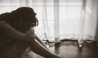 微信上伤感孤独的网名（伤感的微信昵称女带孤独的意思）