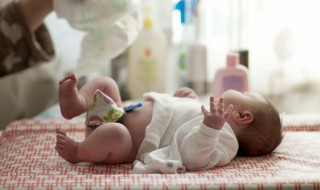 宝宝衣服上的污渍怎么洗 宝宝衣服脏污怎么清洗