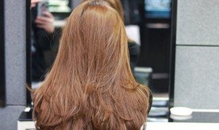 泡沫染发剂弄到皮肤上怎么清洗干净（泡沫染发剂如何洗掉）