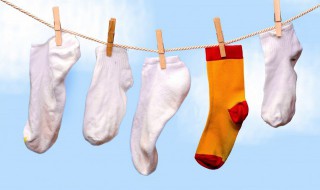 为什么穿洞洞鞋要穿袜子 为什么穿洞洞鞋脚会脏