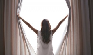 窗帘布的选择方法（窗帘布如何选择）