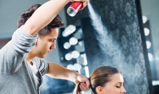 喷了发胶可以第二天再洗头吗（喷了发胶可以第二天再洗头吗女生）