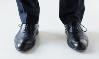 皮鞋发霉怎么清洗 皮鞋发霉清洗完还能穿吗