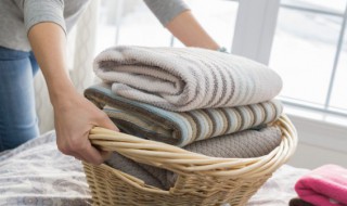 衣服上有白斑如何快速去除 衣服上有白色斑点怎么去除