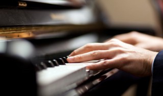 钢琴诗人之称是谁? 钢琴诗人之称是谁创作的