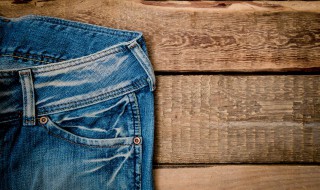 裤子掉色用盐水泡有用吗 盐和白醋哪个固色效果好