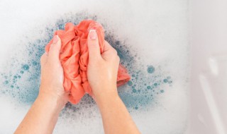 衣服上沾了乳胶漆怎么清洗 衣服沾上乳胶漆怎么清除呢