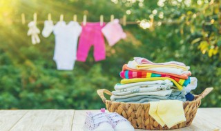 衣服沾上圆珠笔油墨怎么清洗（衣服沾了圆珠笔油渍怎么洗）