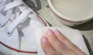 白色帆布鞋怎么洗不会发黄 白色帆布鞋怎么洗才会白不发黄