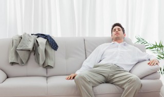 布艺沙发脏了怎么清洗（沙发布面怎么清洗）