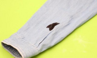 衣服上的毛笔墨汁怎么洗掉 毛笔墨汁弄衣服上怎么办