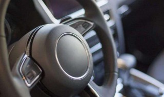 高速踩刹车方向盘抖动怎么回事（高速踩刹车方向盘发抖是什么原因）