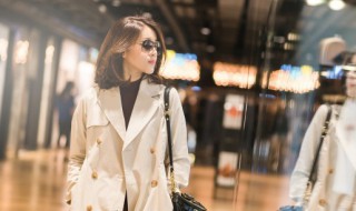 米色上衣配什么颜色裤子（米色大衣配什么颜色打底好看）