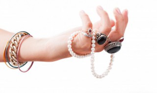 热恋中戒指戴哪个手指男生（热恋的戒指男生应该戴在哪个手上）