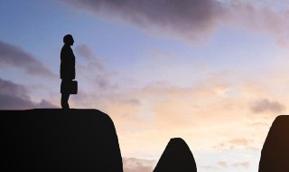 描写人物战胜挫折的成语(描写人物战胜挫折的成语或俗语)